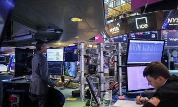 Индексите на Wall Street се сриват, след като и американският петрол достигна 100 долара*