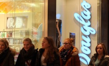 Продажбите на Douglas отговориха на очакванията, но маржовете остават под натиск