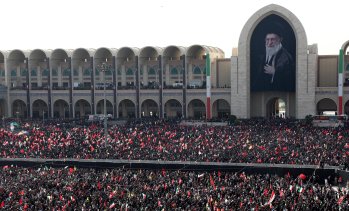 В Техеран започна поклонението пред тленните останки на аятолах Али Хаменей