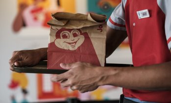 Конкурент на McDonald's от Филипините планира листване на международния си бизнес в САЩ