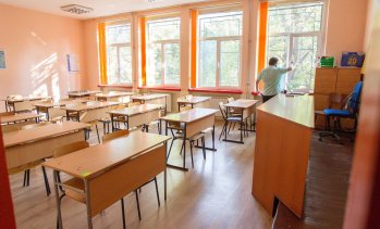 Учебните програми се разширяват, но децата забравиха да четат
