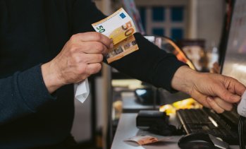 Разходите за труд в България продължават да забавят ръста си