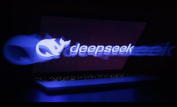 Китайската DeepSeek представи тестов AI модел конкурент на Opus 4.8 на Anthropic