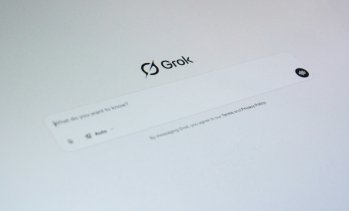 Grok на Илон Мъск все повече губи позиции в AI надпреварата 
