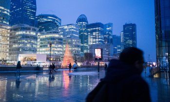 Икономическата активност в еврозоната се свива с най-бързия темп от над две години