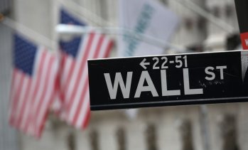 Alphabet разочарова при старта на търговията на Wall Street*