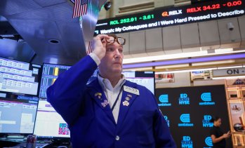 S&P 500 леко се покачва, но е напът да отбележи седмичен спад*