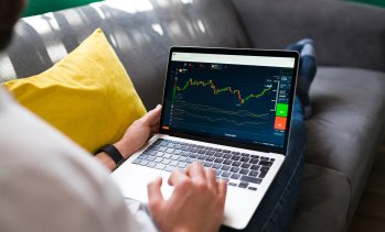 OneFunded: как работи моделът на prop trading и защо привлича все повече български трейдъри