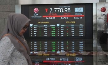 Водещите индекси в Азия отчитат спадове на фона на последните икономически доклади