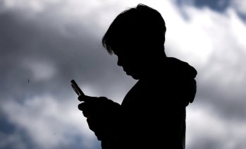 Конституционният съвет на Франция блокира забраната на социални медии за тийнейджъри