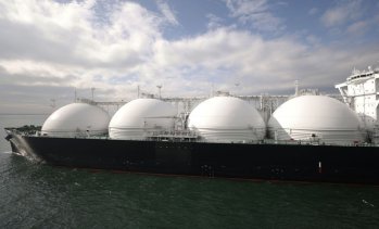 Какво се случва при експлозия на танкер за втечнен газ?