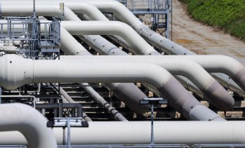 Ниските запаси от газ и войната в Близкия изток будят тревоги за зимата в Европа