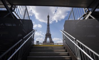 Пазарите на дълг в еврозоната са под натиск заради ситуацията с френските облигации