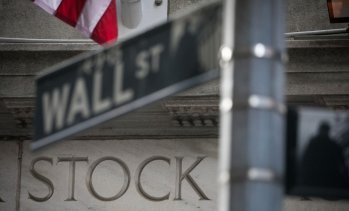 Wall Street затваря с рекорд на S&P 500 в края на първата седмица на 2026 г.