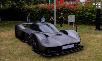 Aston Martin отчита финансово подобрение за първото полугодие