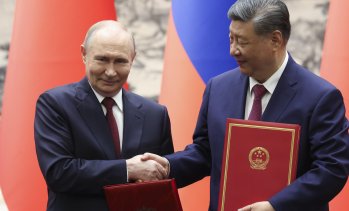 Китай събира великите сили, а САЩ търсят пауза в Близкия изток