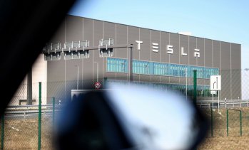 Tesla&nbsp;планира да увеличи производството в завода си в Германия
