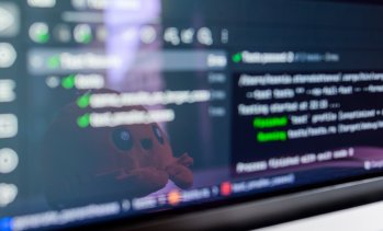 Софтуерните ъпгрейди поглъщат почти една трета от IT бюджетите на бизнеса в САЩ и Острова