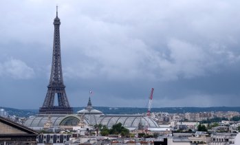 Богатите французи се въздържат от инвестиции в страната, обмислят да заживеят в чужбина
