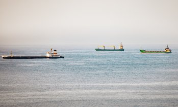 Иран и Оман започват преговори за управлението на Ормузкия проток