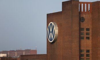 Volkswagen планира да замрази заплатите на голяма част от работниците си до 2030 г.