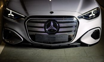 Тримесечните продажби на Mercedes се свиват, притиснати от слабото търсене в Китай