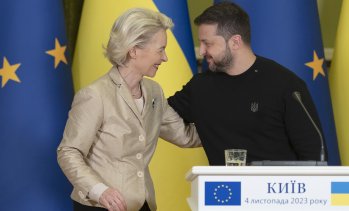 ЕК предстви разпределянето на заема в подкрепа на Украйна от 90 млрд. евро