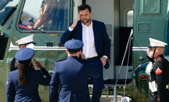 Ванс пристигна в Швейцария за мирни преговори с Иран, Ормузкият проток е основна тема