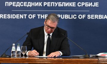 Вучич предаде властта на председателя на парламента, след като подаде оставка