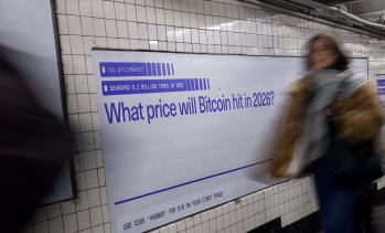 Възходът на биткойна се изправя срещу предизвикателството на Фед и Сената