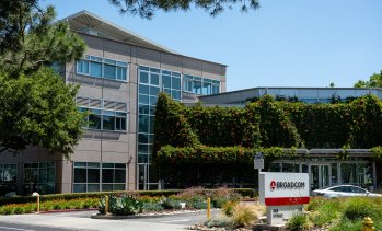 Broadcom уреди сделка за 63 млрд. долара за финансиране на чипове за Anthropic