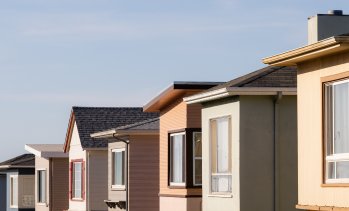Високите лихви по ипотеките отлагат съживяването на жилищния пазар в САЩ