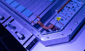 CATL дебютира система за съхранение на енергия с натриеви батерии