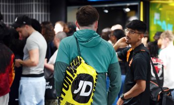 Печалбата на JD Sports за първото полугодие е засегната от слабото представяне в Северна Америка