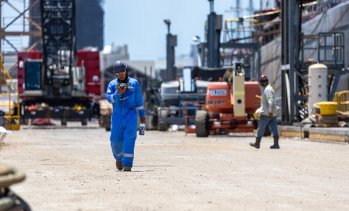 Седмичните молби за помощи при безработица в САЩ се увеличават повече от очакваното