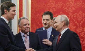 Лъскавите сделки, които размахва Кремъл, преобръщат външната политика на САЩ