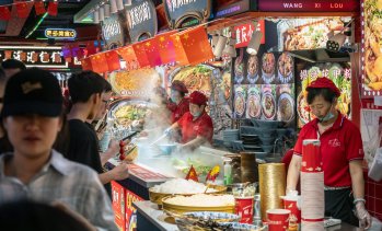 Дефлационният натиск в Китай се смекчи леко през октомври