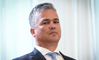 Румънският парламент отхвърли правителството на номинирания за премиер Адриан Вещя