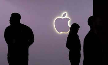 Новият шеф на Apple влиза в битката на AI, докато сгъваемият iPhone заема централно място