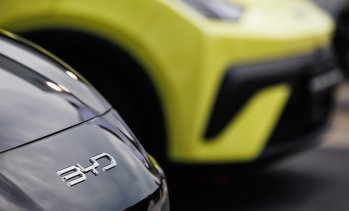 BYD преговаря със Stellantis за използване на европейските ѝ фабрики