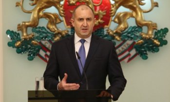 Президентът започва консултации с парламентарните групи на 15 декември