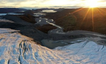 Дилемата на Дания за Гренландия - защита на територия, която върви към независимост