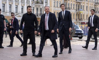 Русия поднови масираните удари срещу Киев след напускането на американските пратеници