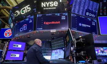 Dow и S&P 500 се отдръпват от рекордните си стойности*