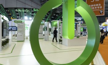 Schneider Electric се разширява в изкуствения интелект с придобиване за 22 млрд. долара