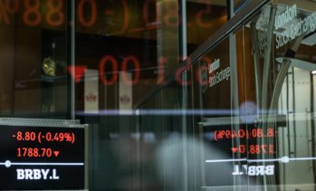 Напрежението във Франция оставя под натиск европейските борси