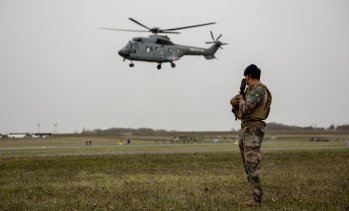 Франция стартира кампания за набиране на доброволци за нова военна служба