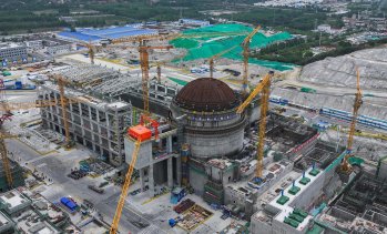 Строежът на новите блокове в АЕЦ "Козлодуй" вероятно ще наложи емитиране на още дълг