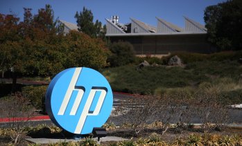 Спадът в доставките на компютри на HP засенчва силния ръст на приходите