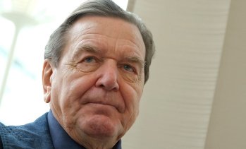 Герхард Шрьодер отново влиза в управлението на руски бизнес - този път с хипермаркети